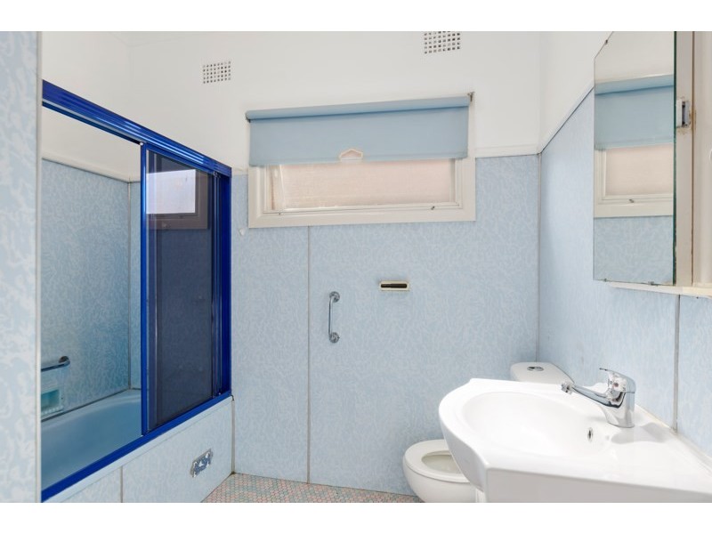 24 Hopetoun Street, Woonona NSW 2517