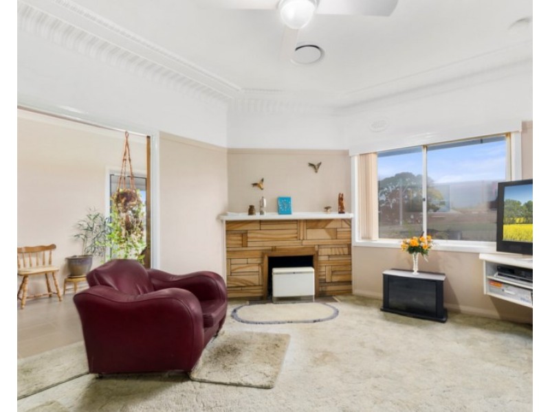 2 Daphne Street, Corrimal NSW 2518