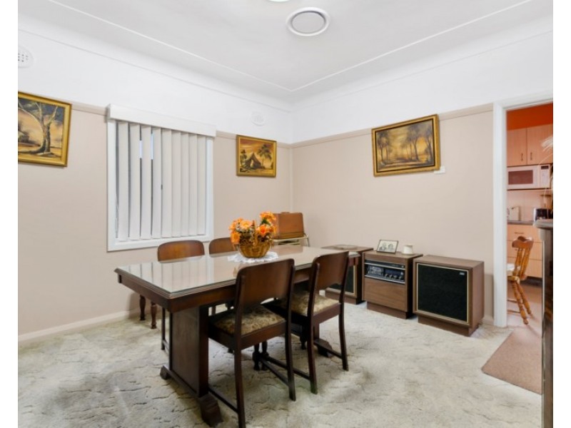 2 Daphne Street, Corrimal NSW 2518