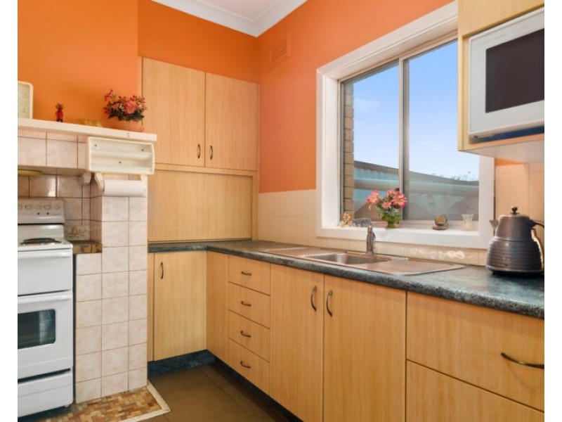 2 Daphne Street, Corrimal NSW 2518