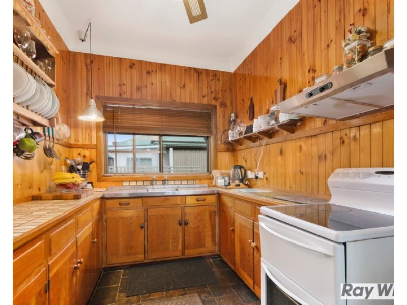 64 Dobbie Avenue, East Corrimal NSW 2518