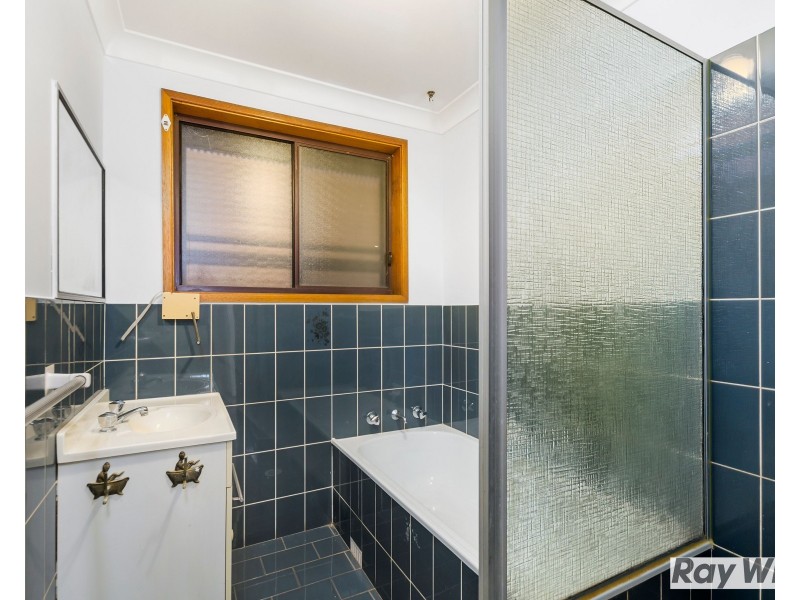 9 Halley Crescent, Woonona NSW 2517