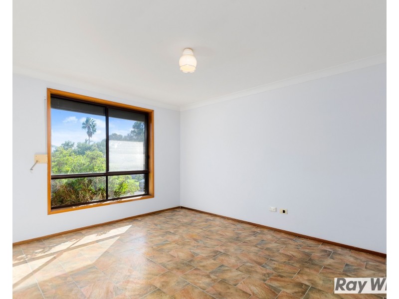 9 Halley Crescent, Woonona NSW 2517