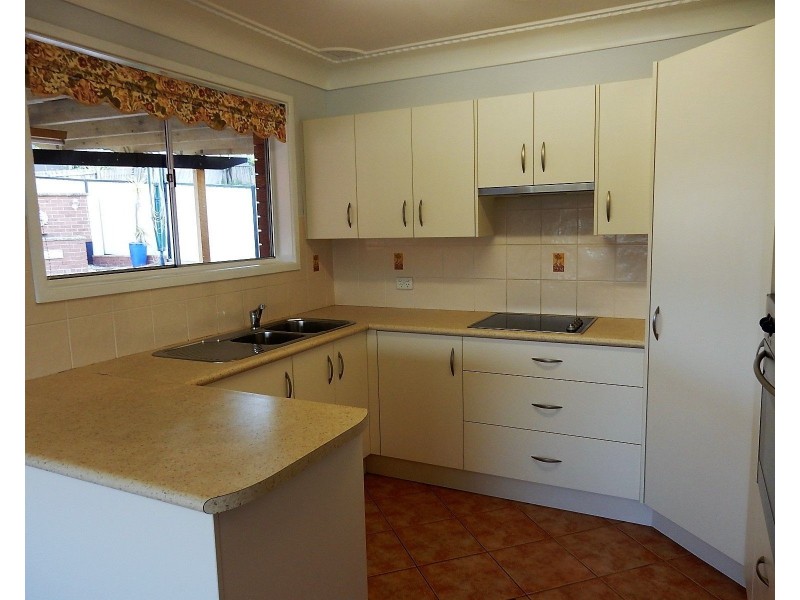 1 Beverley Avenue, Unanderra NSW 2526