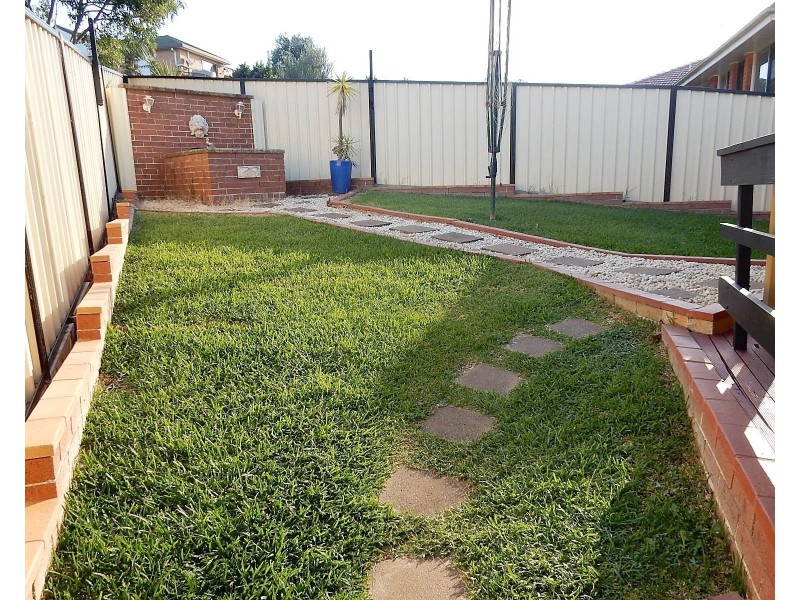 1 Beverley Avenue, Unanderra NSW 2526