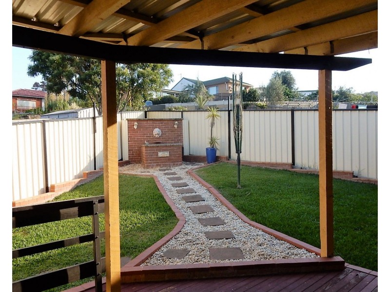 1 Beverley Avenue, Unanderra NSW 2526