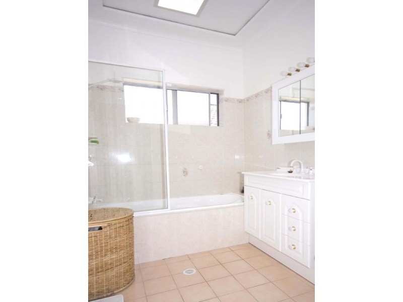 3 Corrie, Woonona NSW 2517