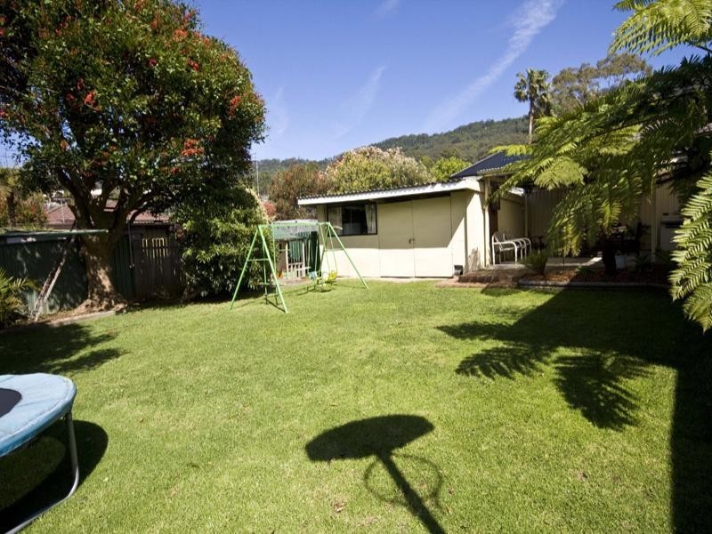 3 Corrie, Woonona NSW 2517