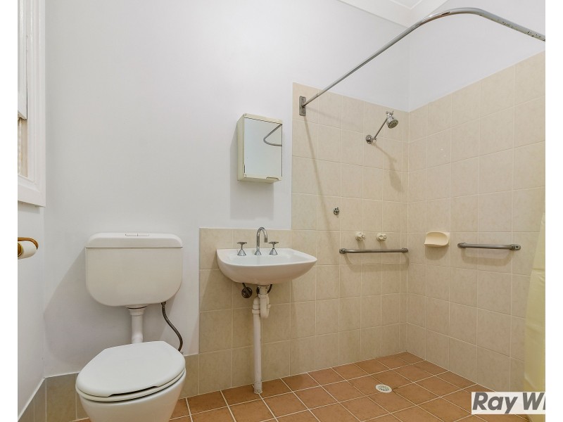 43 Westmacott Parade, Bulli NSW 2516