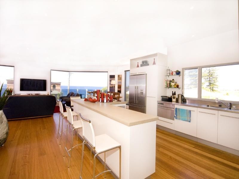 2 Cliff Parade, Thirroul NSW 2515