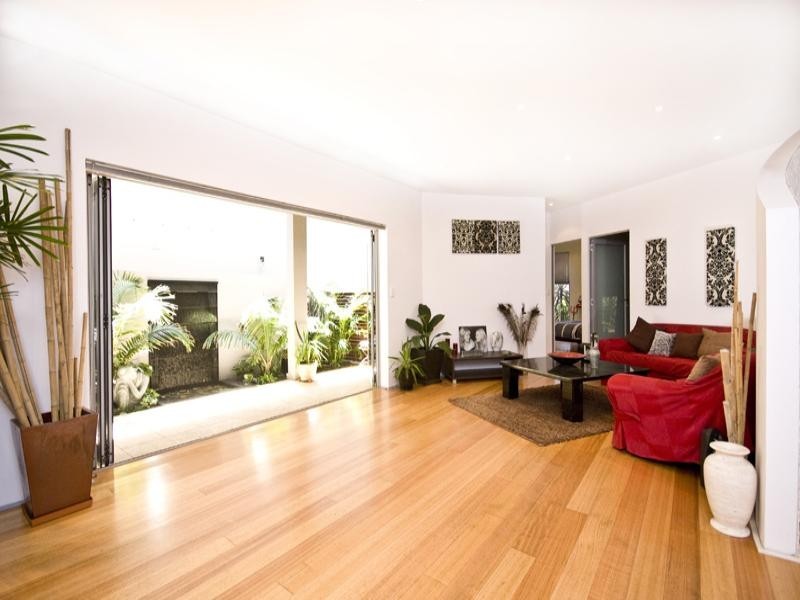 2 Cliff Parade, Thirroul NSW 2515