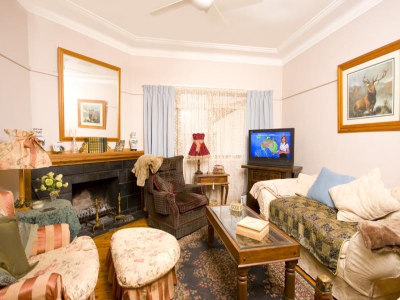 6 Balmer Crescent, Woonona NSW 2517