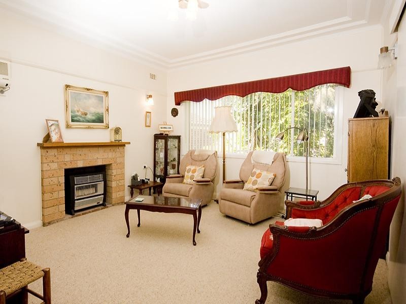 2 Corinda Road, Woonona NSW 2517