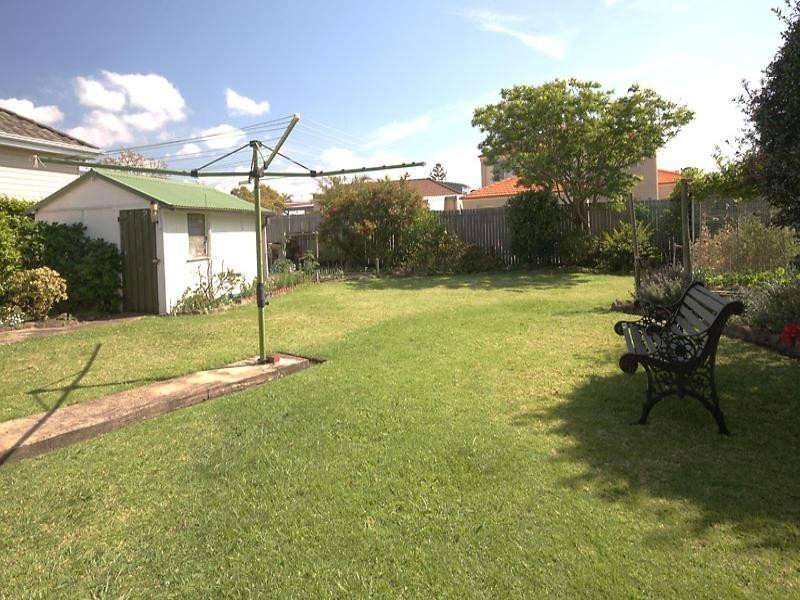 2 Corinda Road, Woonona NSW 2517