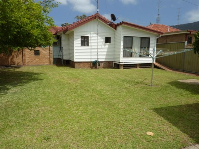 2 Brian Street, Balgownie NSW 2519