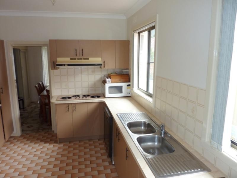 2 Brian Street, Balgownie NSW 2519