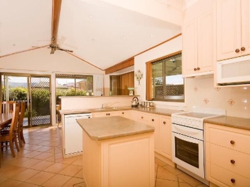 14 Corinda Road, Woonona NSW 2517