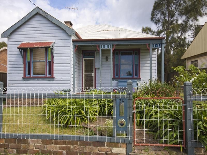 24 Duff Parade, Corrimal NSW 2518