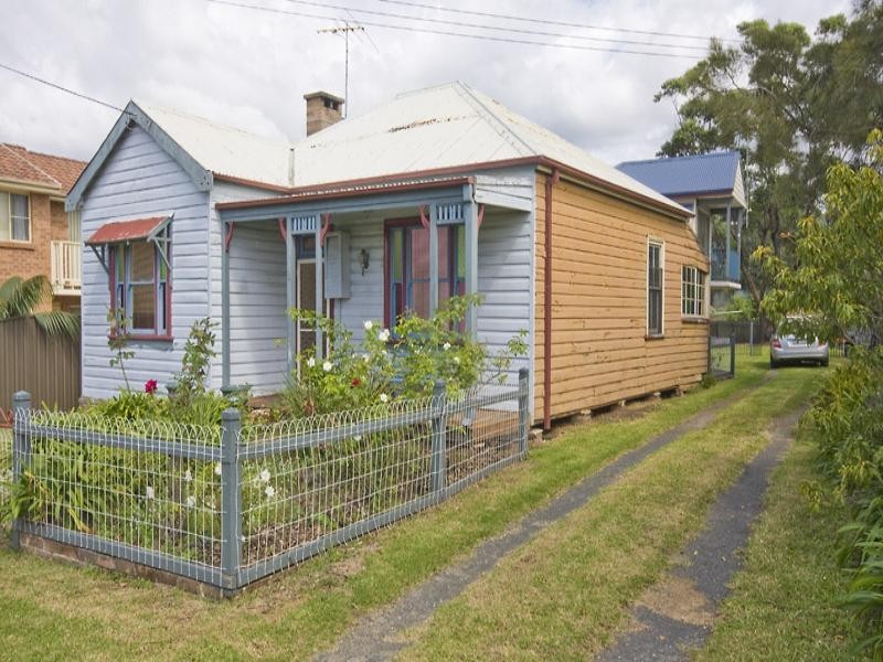 24 Duff Parade, Corrimal NSW 2518