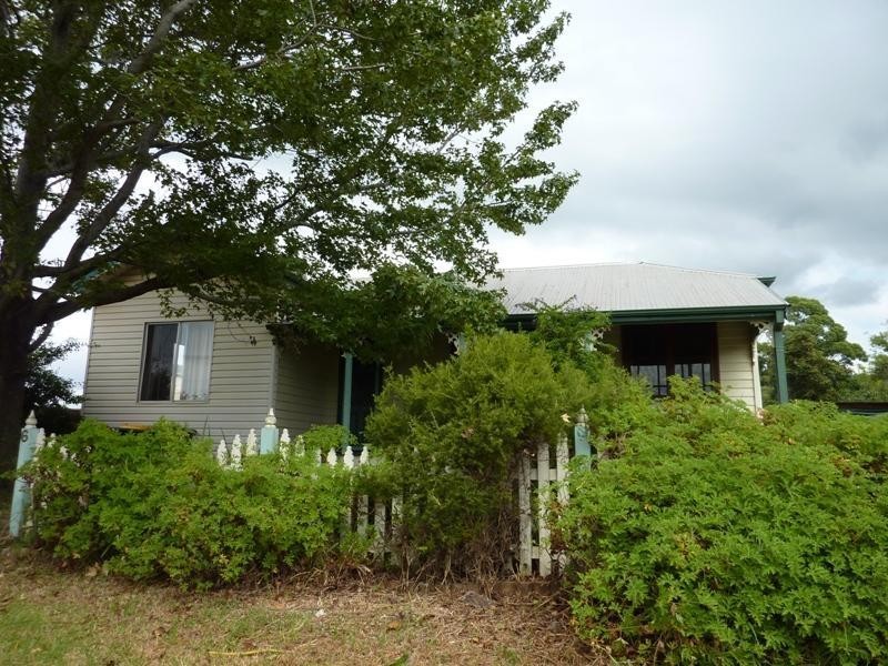 6 Cochrane Road, Thirroul NSW 2515