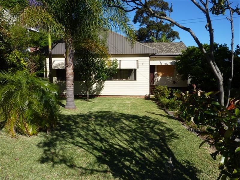 11 Joseph Street, Woonona NSW 2517