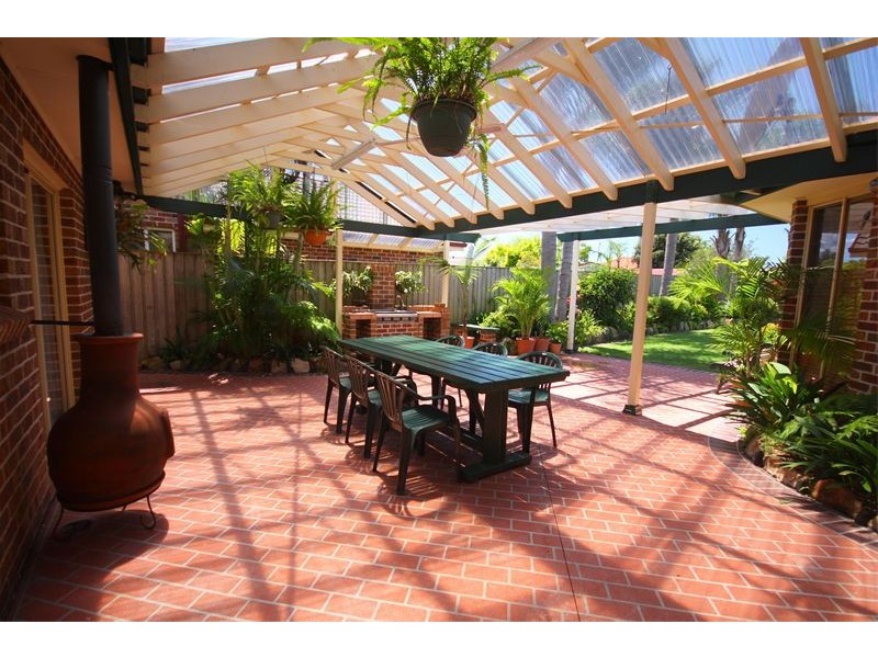 4 John Buckland Avenue, Woonona NSW 2517