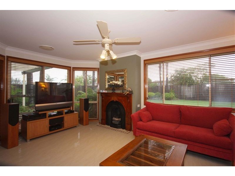 4 John Buckland Avenue, Woonona NSW 2517