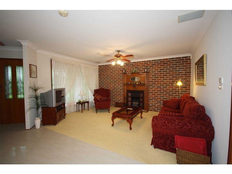 4 John Buckland Avenue, Woonona NSW 2517