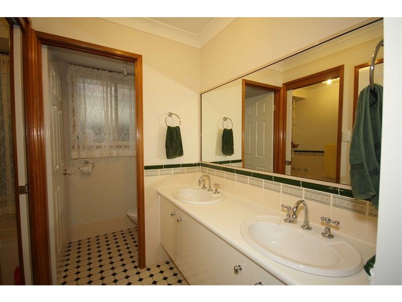 4 John Buckland Avenue, Woonona NSW 2517