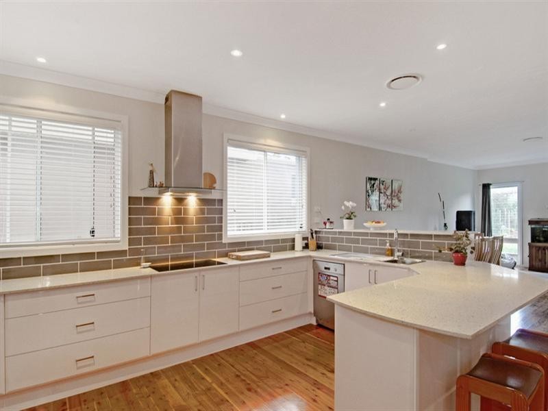 73 Hutton Avenue, Bulli NSW 2516