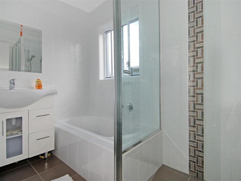 73 Hutton Avenue, Bulli NSW 2516