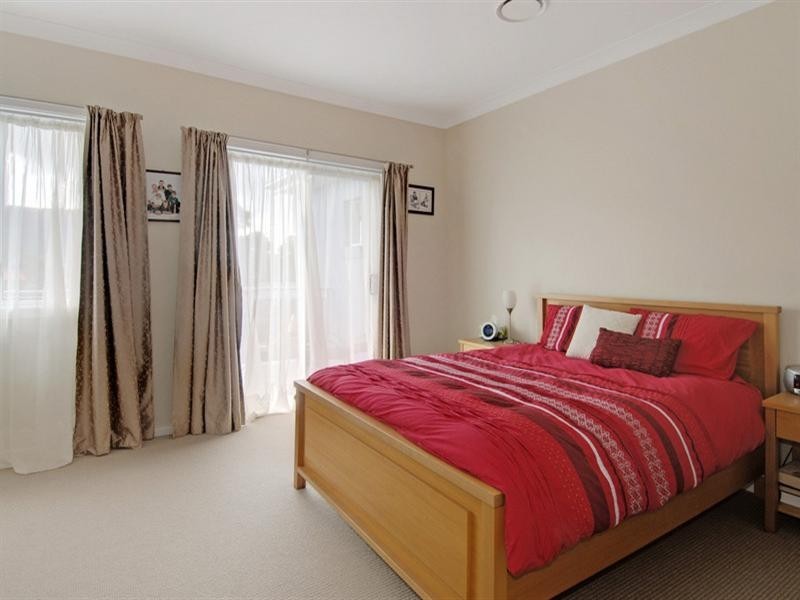 73 Hutton Avenue, Bulli NSW 2516