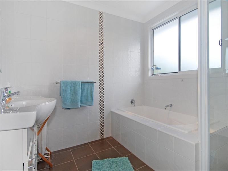 73 Hutton Avenue, Bulli NSW 2516