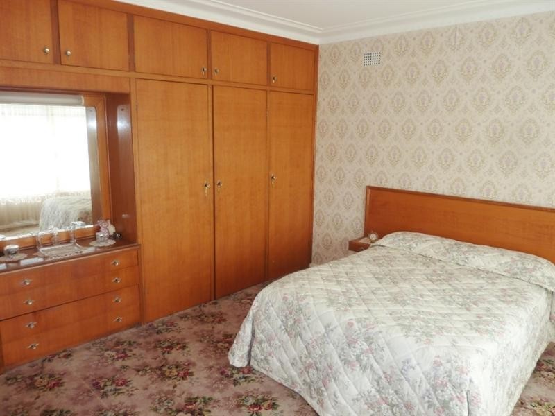 4 Hillcrest Avenue, Woonona NSW 2517