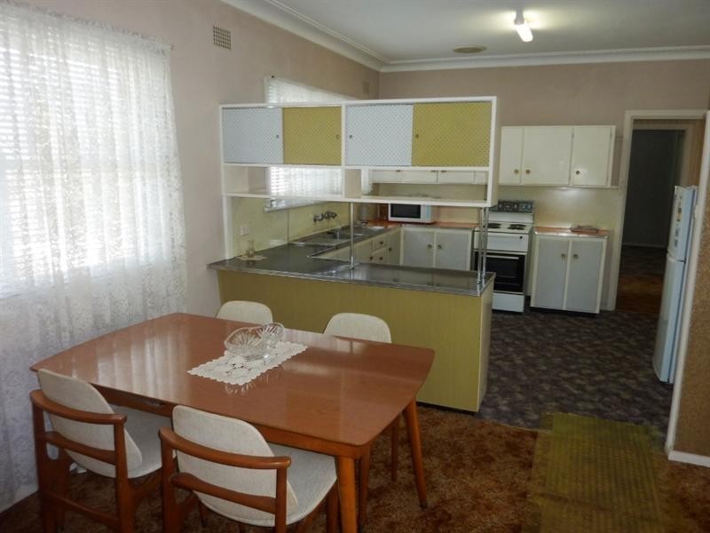 4 Hillcrest Avenue, Woonona NSW 2517