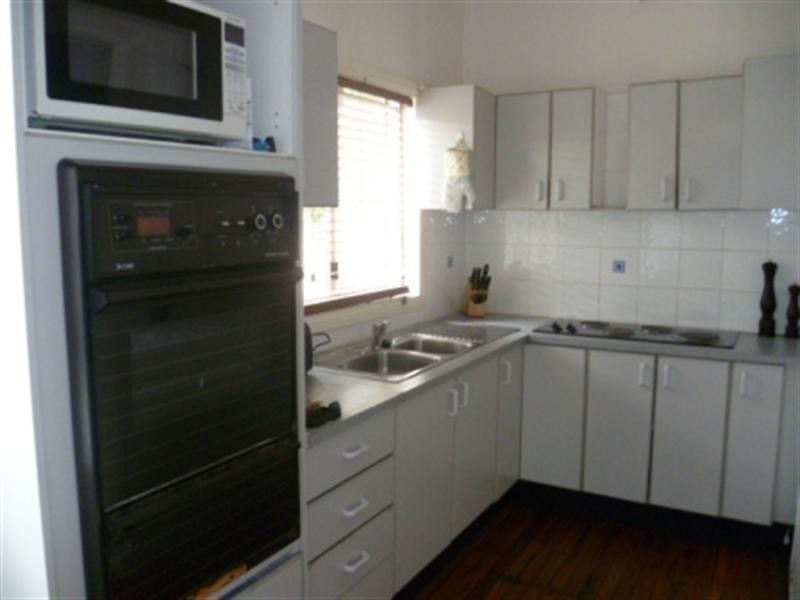 6 Pioneer Road, Bellambi NSW 2518