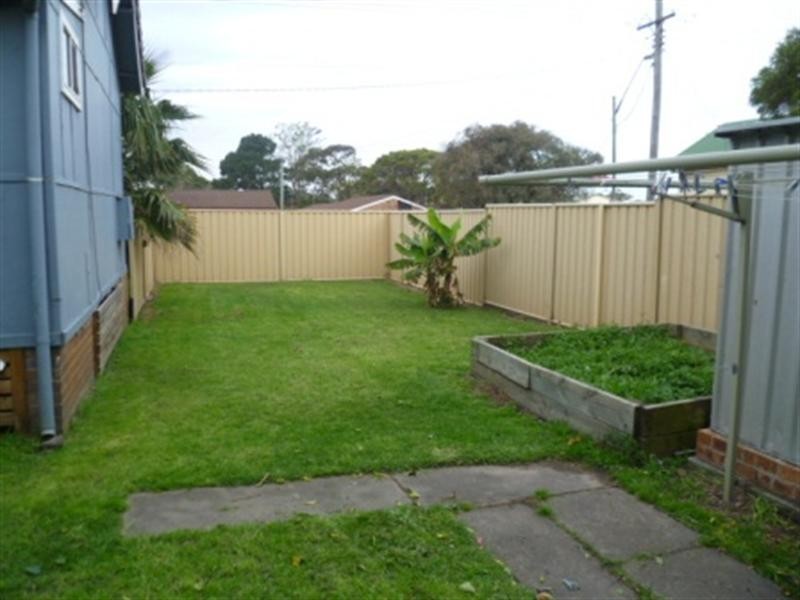 6 Pioneer Road, Bellambi NSW 2518