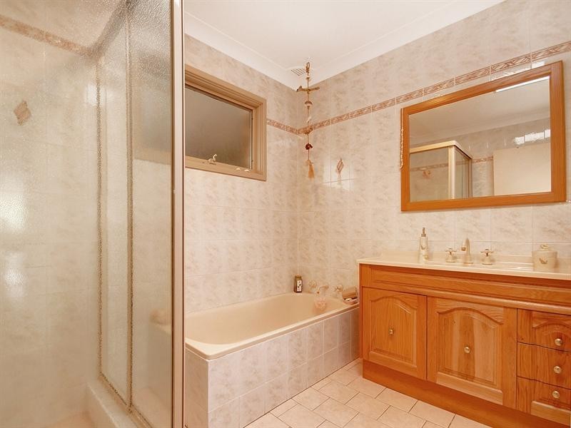 86 Gahans Avenue, Woonona NSW 2517