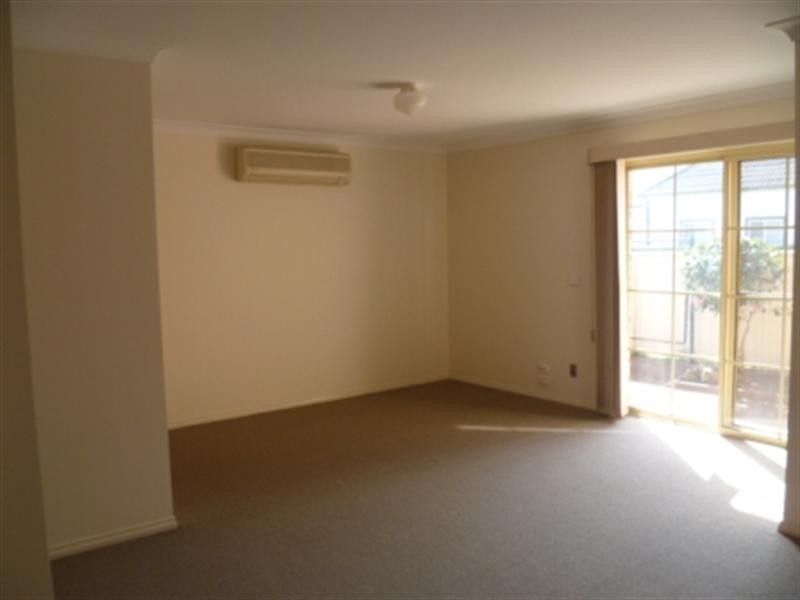 8/9-11 Russell Street, Woonona NSW 2517