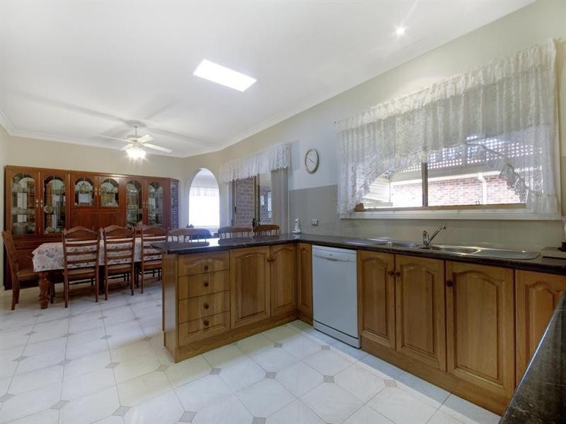 27 Hutchinson Drive, Balgownie NSW 2519