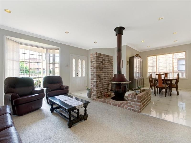 27 Hutchinson Drive, Balgownie NSW 2519