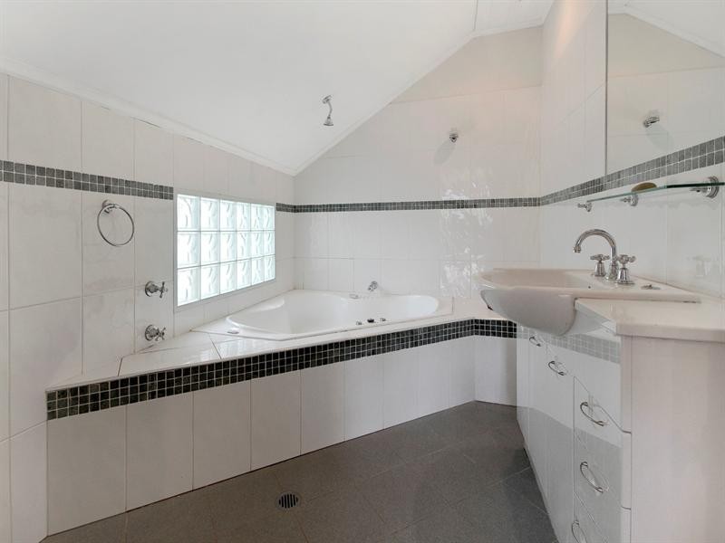 76 Park Road, Bulli NSW 2516