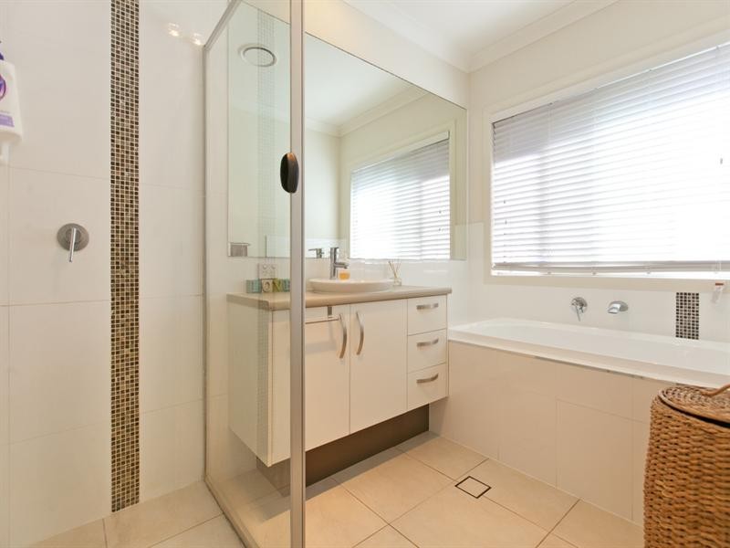 27 Mackenzie Street, Manly West QLD 4179