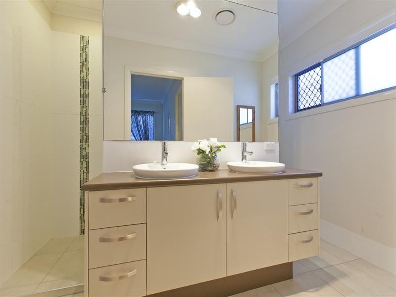 27 Mackenzie Street, Manly West QLD 4179