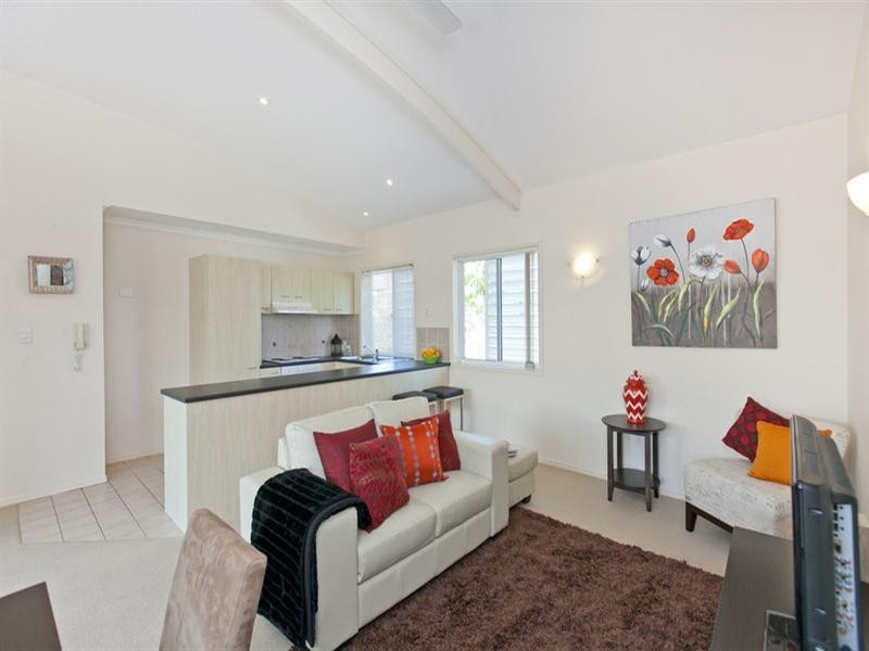 8/24-26 Yamboyna Street, Manly QLD 4179