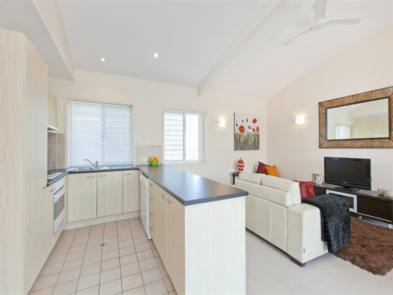 8/24-26 Yamboyna Street, Manly QLD 4179