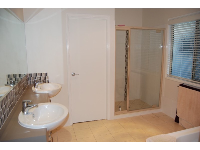 44 Waterview Avenue, Wynnum QLD 4178