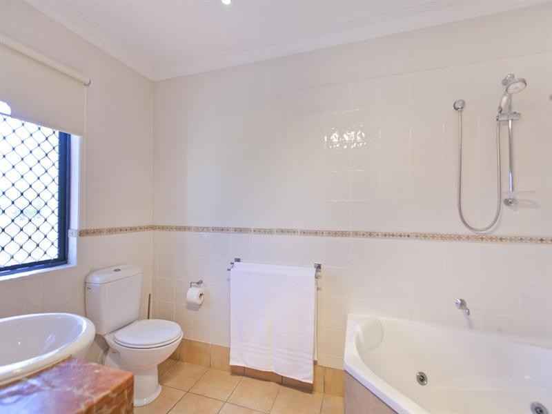 79 Walnut Street, Wynnum QLD 4178