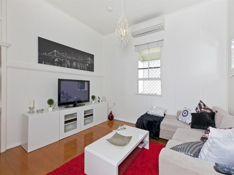 12 Killarney Avenue, Manly West QLD 4179