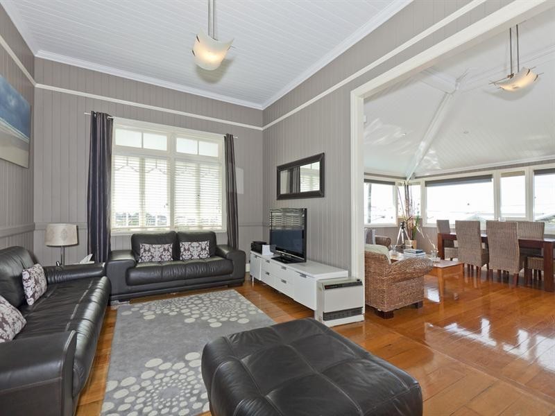 19 Arnold Street, Manly QLD 4179